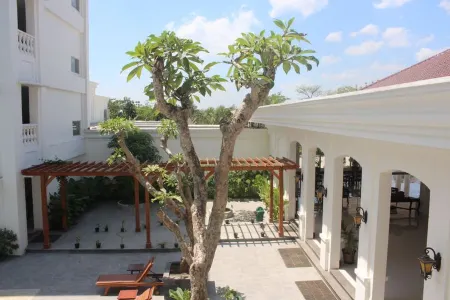 Same Hotel Cepu Отели в г. Чепу