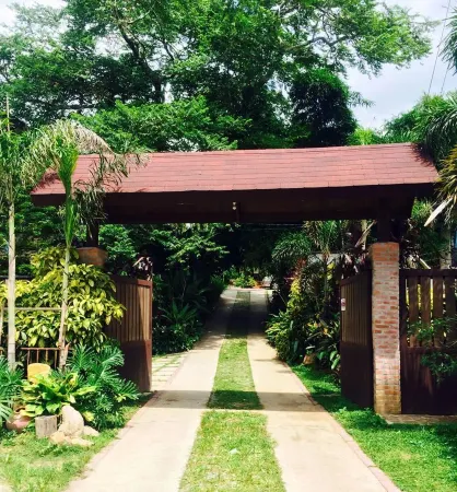 Terrace Hill Resort Отели рядом с достопримечательностью «Amadeus Campsite»