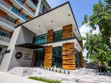 Space59 Hotel Отели рядом с достопримечательностью «Wat Chong Lom»