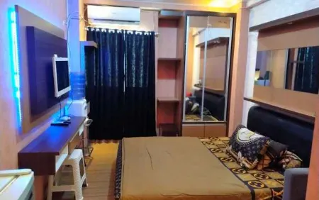 Apartment Studio The Suites Metro by Rusdi Kingpro Отели в г. Buahbatu