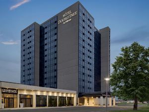 DoubleTree by Hilton Pointe Claire Montreal Airport West