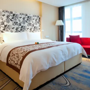 Chongqing Hechuan Wenyue (France) Resort Hotel Отели рядом с достопримечательностью «Готовная станция для пассажиров в Хичуане»