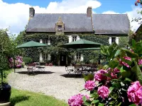 Logis Hotel Yseria - Historical Center Отели в г. Бессан