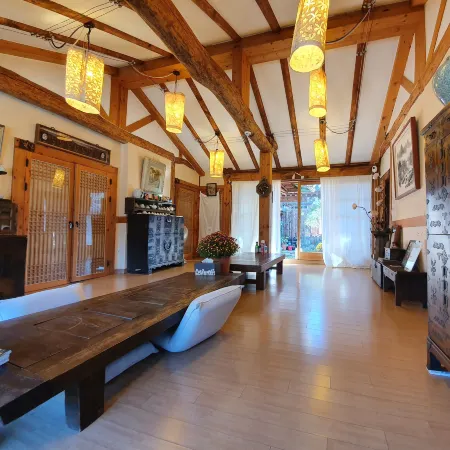 Hanok Moryeon Отели рядом с достопримечательностью «Jeonju Stadium»