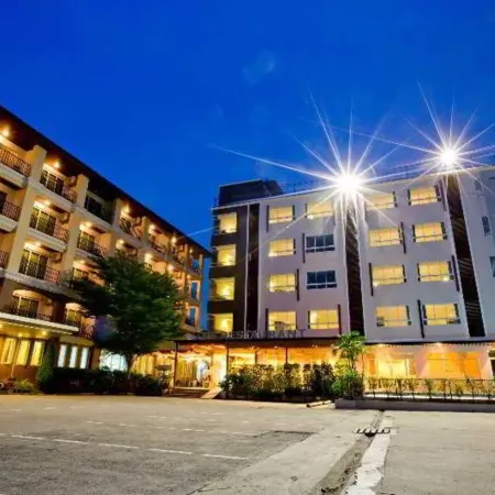 Sinsuvarn Airport Suite Hotel Отели рядом с достопримечательностью «Школа Тхепсирин Ромклао»