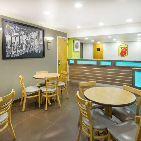 Super 8 by Wyndham Fortuna