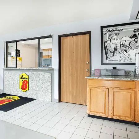 Super 8 by Wyndham Chester/Richmond Area