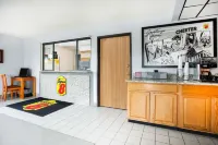 Super 8 by Wyndham Chester/Richmond Area - breakfast
