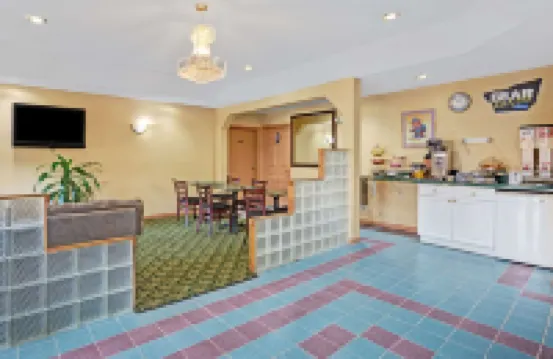 Travelodge by Wyndham Forest Park Atlanta South