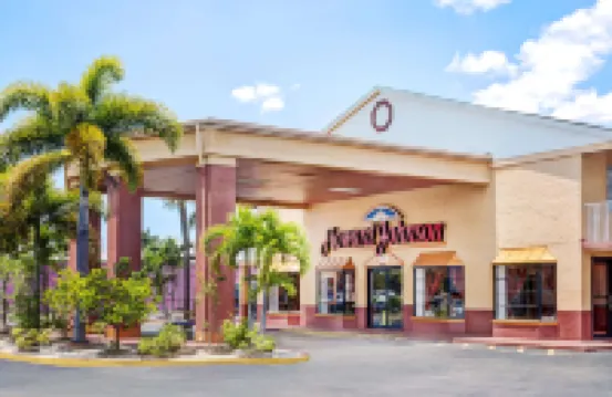 Howard Johnson by Wyndham Ft. Myers FL