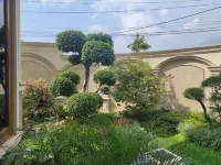 Villa Syariah Muvida Dengan Kolam Renang di Tengah Kota Hotell i Bener