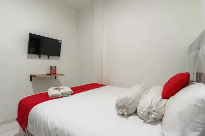 RedDoorz Near Alun Alun Kota Serang Hotell i Lontarbaru