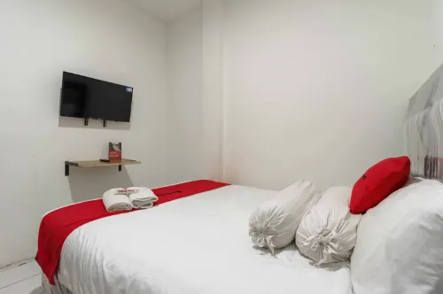 RedDoorz Near Alun Alun Kota Serang Hotels in Waringinkurung
