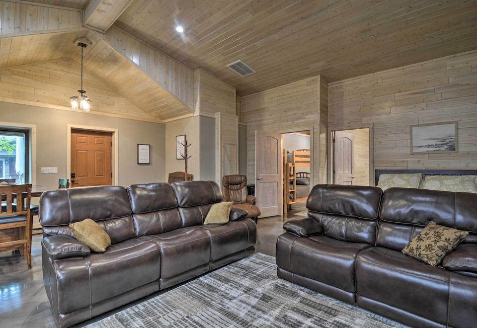 โมเดิร์น อาร์เคเดีย ฟาร์มเฮาส์ บนพื้นที่ 80 เอเคอร์ พร้อม เตาไฟ