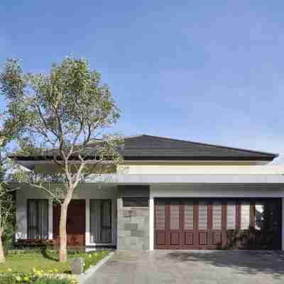 Cempaka 4 Villa 6 Bedrooms with a Private Pool Hotel Exterior