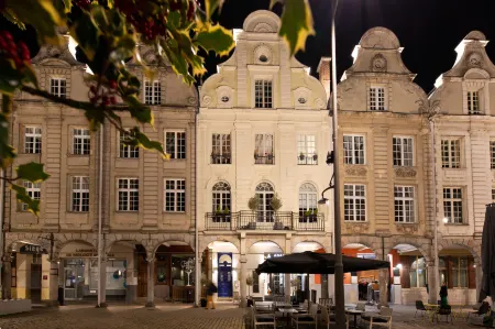 Grand Place Hôtel "Boutique et Appart'hôtel" Отели рядом с достопримечательностью «Ашан»