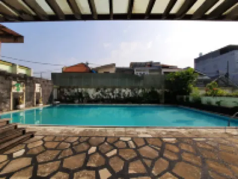 瑟娜楊公寓酒店