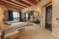 Pinhan Cave Suites