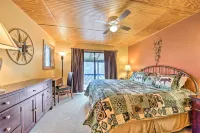 Best Location - Maggie Valley Cabin w/ Hot Tub! Hotels in Maggie Valley