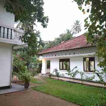 More Attractive Wonderful 1950 Mid-Century Home with Another Newly Built House.. Hotel Exterior