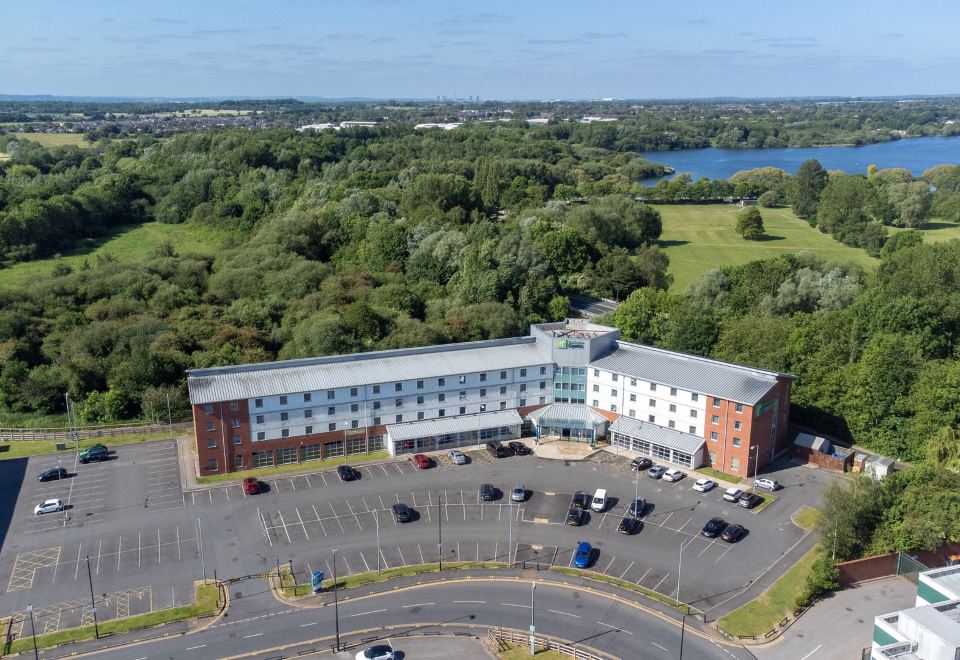 Holiday Inn Express Leigh - Sports Village