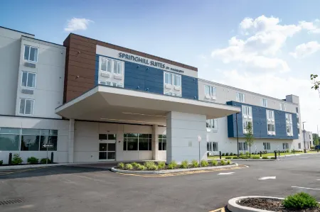 SpringHill Suites Woodbridge Отели рядом с достопримечательностью «Perth Amboy City Hall»