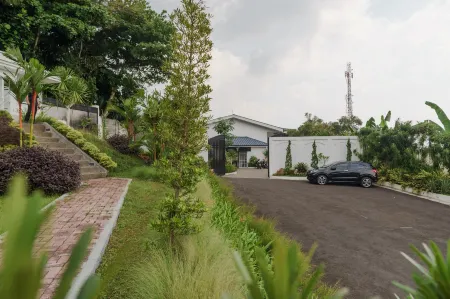 RedDoorz Plus Near Exit Toll Puncak 2