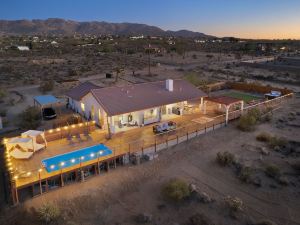 Rancho Nopales Jt - Pool, Hot Tub, Hammocks, Fast Wifi + Views! 4 Bedroom Home by RedAwning