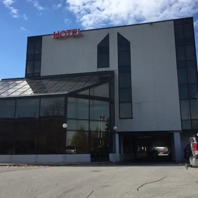 Montecassino Hotel & Suites Hôtels à proximité de : North York Centennial Centre