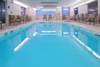 La Quinta Inn & Suites by Wyndham Elkhart Hotels in Elkhart