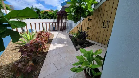 Luquillo Beach Retreat - 2 Private Units Side-by-Side Отели в г. Мамейес I