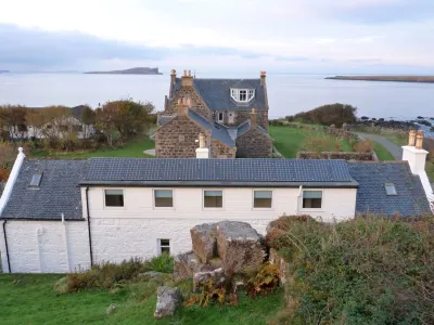 Flat 2 Keeper's Cottage Hotels near Dinosaur Footprints at Staffin