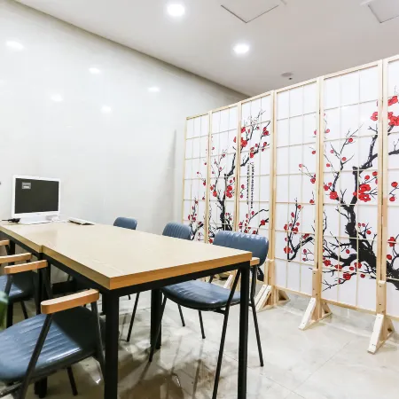 Seogwipo Eia Hotel Отели рядом с достопримечательностью «Храм Ёнхваса»