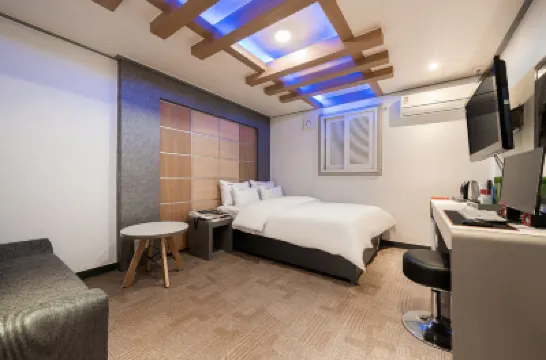 Bucheon (Wonjong-Dong) A Hotel โรงแรมใกล้พิพิธภัณฑ์เครื่องปั้นดินเผาบูชอน