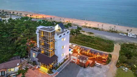 Yangyang Solbada Pension (Ocean View) Отели рядом с достопримечательностью «Hajodaehaesuyokjang»