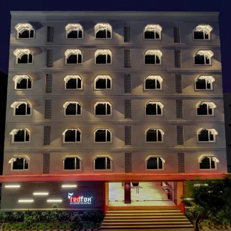 Red Fox by Lemon Tree Hotels, Vijayawada Отели рядом с достопримечательностью «Храм Канакадурга»