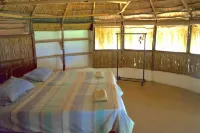 Nhambavale Lodge  호텔