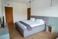 LeRoca Villa Hotels in Sukasari