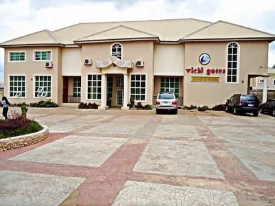 Vichi Gates Hotel and Suites Отели рядом с достопримечательностью «Scripture Union National Camp Of Hope, Benin City»