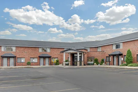 Quality Inn & Suites Mayo Clinic Area Отели в г. Марион