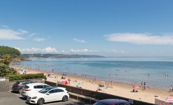 Pleasant View - Direct Beach Access, Sea Views and Parking