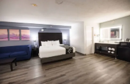 La Quinta Inn by Wyndham Tampa Near Busch Gardens Hotels near Tampa Convention Center