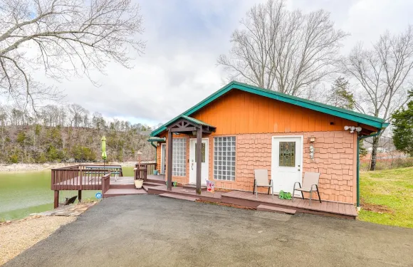 'duck and Bug的小屋'在Boone湖上帶有船塢！