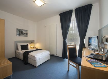 Felicity Garni Hotel