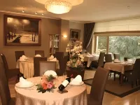 Auberge du Vieux Cedre, Enghien-Belgique - Ramah Hewan Peliharaan