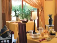 Le Médicis Hotels in Chanas