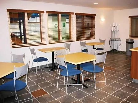 Super 8 by Wyndham Caraquet