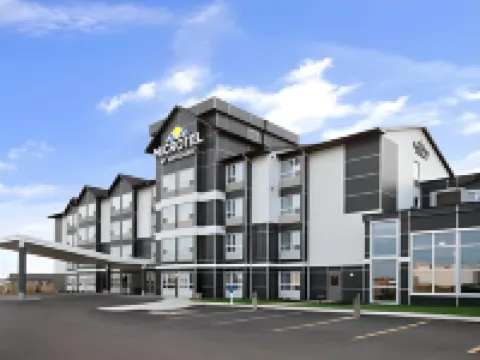 Microtel Inn & Suites by Wyndham Estevan Отели в г. 
