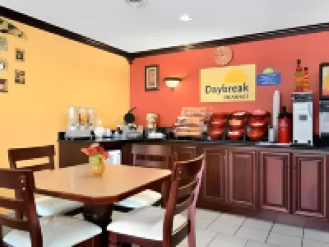 데이즈 인 바이 윈덤 세인트 로버트 웨인즈빌 포트 레오나드 우드