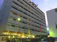 Ubon Hotel Hotels near Wat Senawong